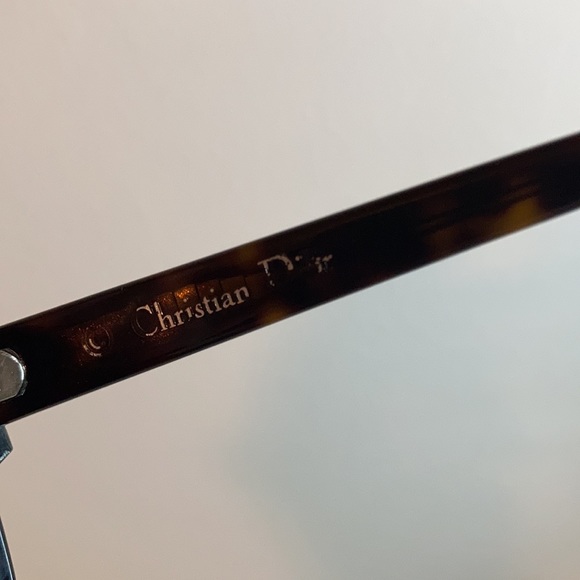 Christian Dior sunnies. Oversized. Tortashell with burgundy rims. Authentic. - Picture 9 of 14
